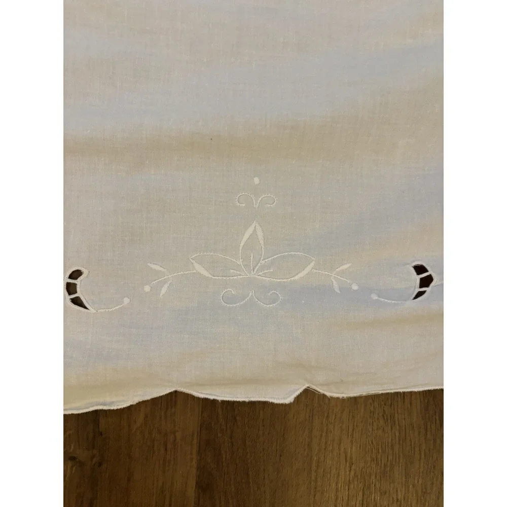 VTG White Crocheted Lace Cut Work Tablecloth 128 x 80 GORGEOUS Hand Made‎
